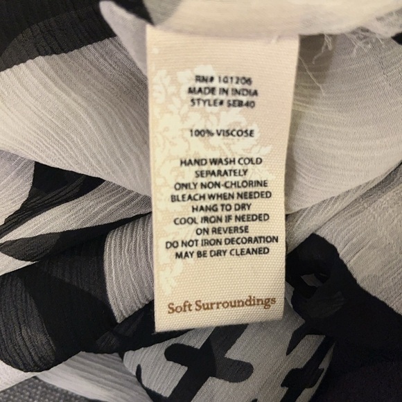 Soft Surroundings One Size
Kimono Cover Up Animal
Geometric Sheet Black Fringe - Picture 7 of 7